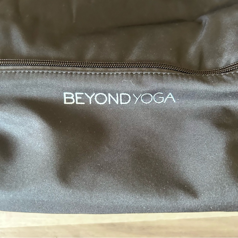 Beyond Yoga Convertible Gym Bag Black Backpack Tote Bag Travel Zipper Bottom - Picture 5 of 6